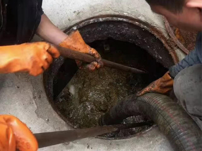 沙湾清理化粪池时如何避免沼气的危害?